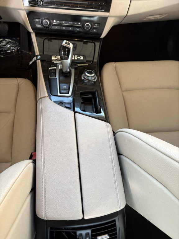 2012 BMW 5 Series Image 18