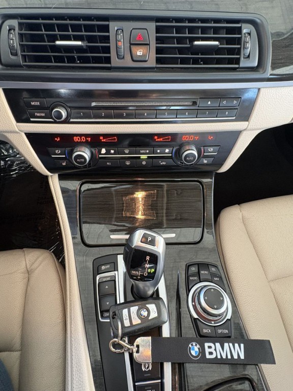 2012 BMW 5 Series Image 19