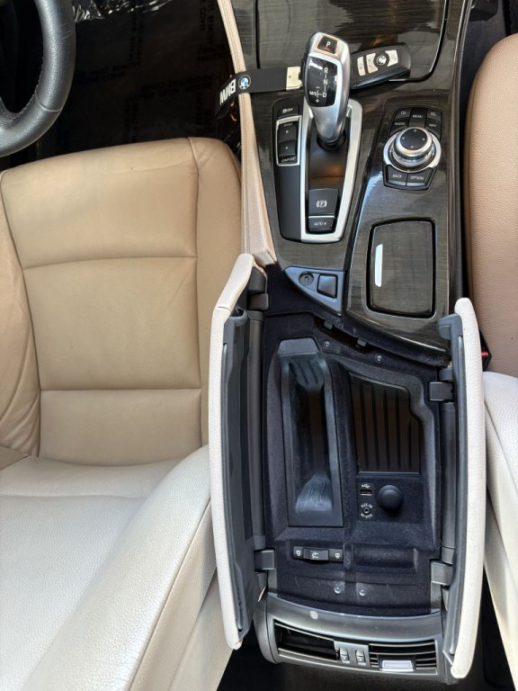 2012 BMW 5 Series Image 21