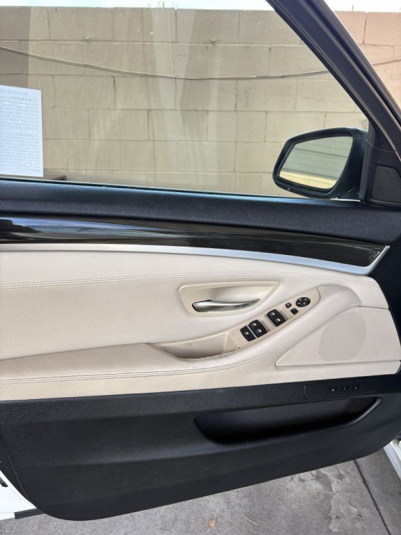 2012 BMW 5 Series Image 25