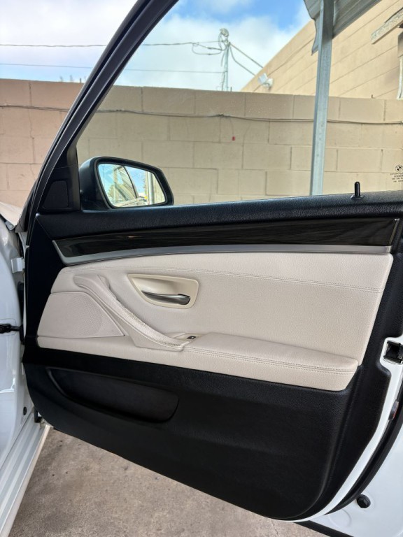 2012 BMW 5 Series Image 26