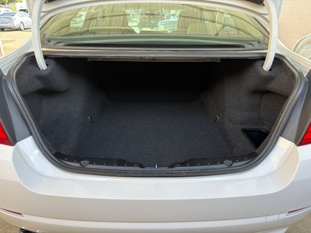 2012 BMW 5 Series Image 29