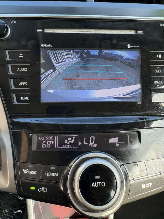2015 Toyota Prius Image 10
