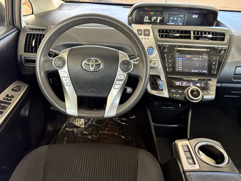 2015 Toyota Prius Image 11