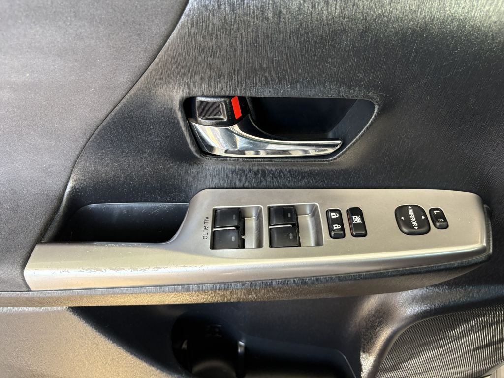 2015 Toyota Prius Image 18