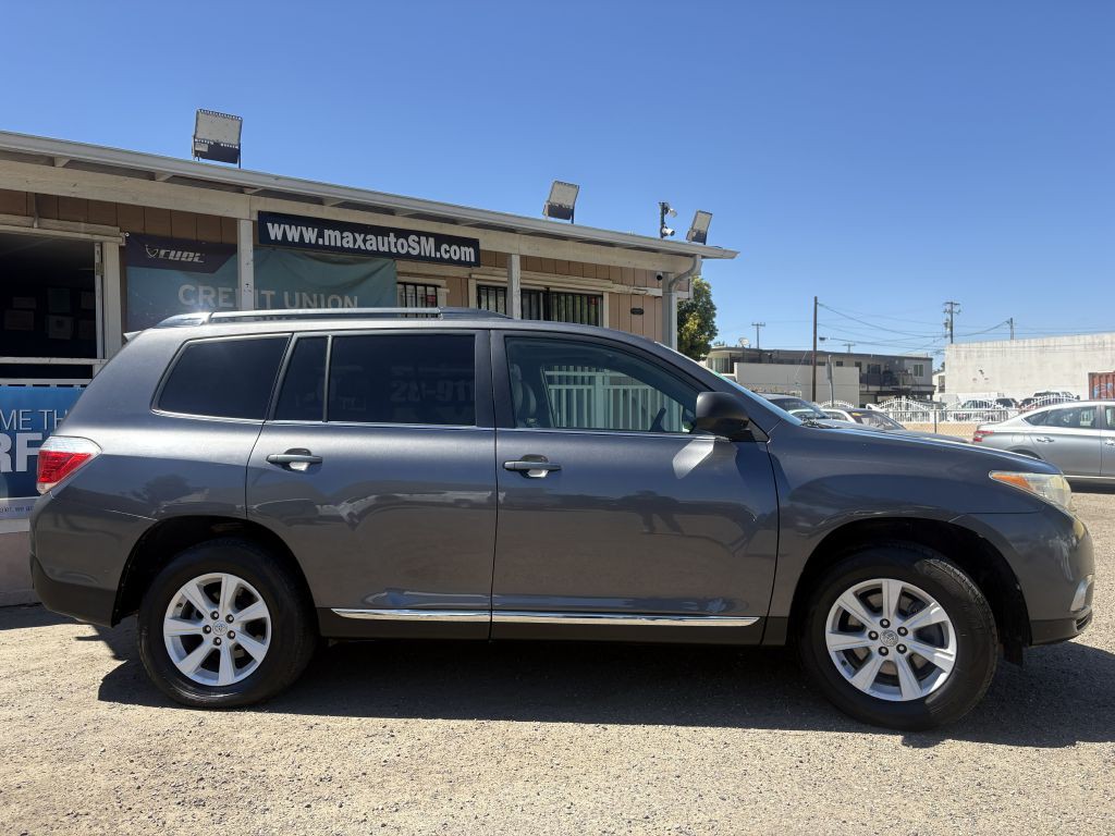 2011 Toyota Highlander Image 2