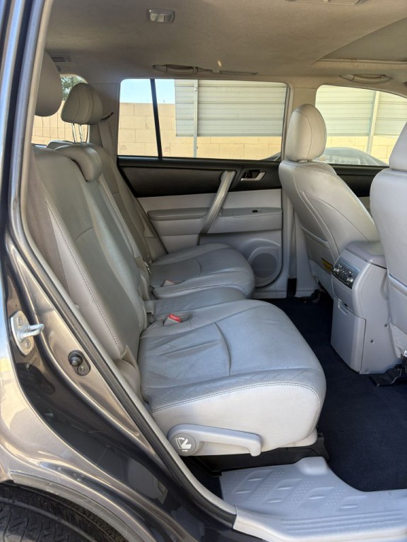 2011 Toyota Highlander Image 8