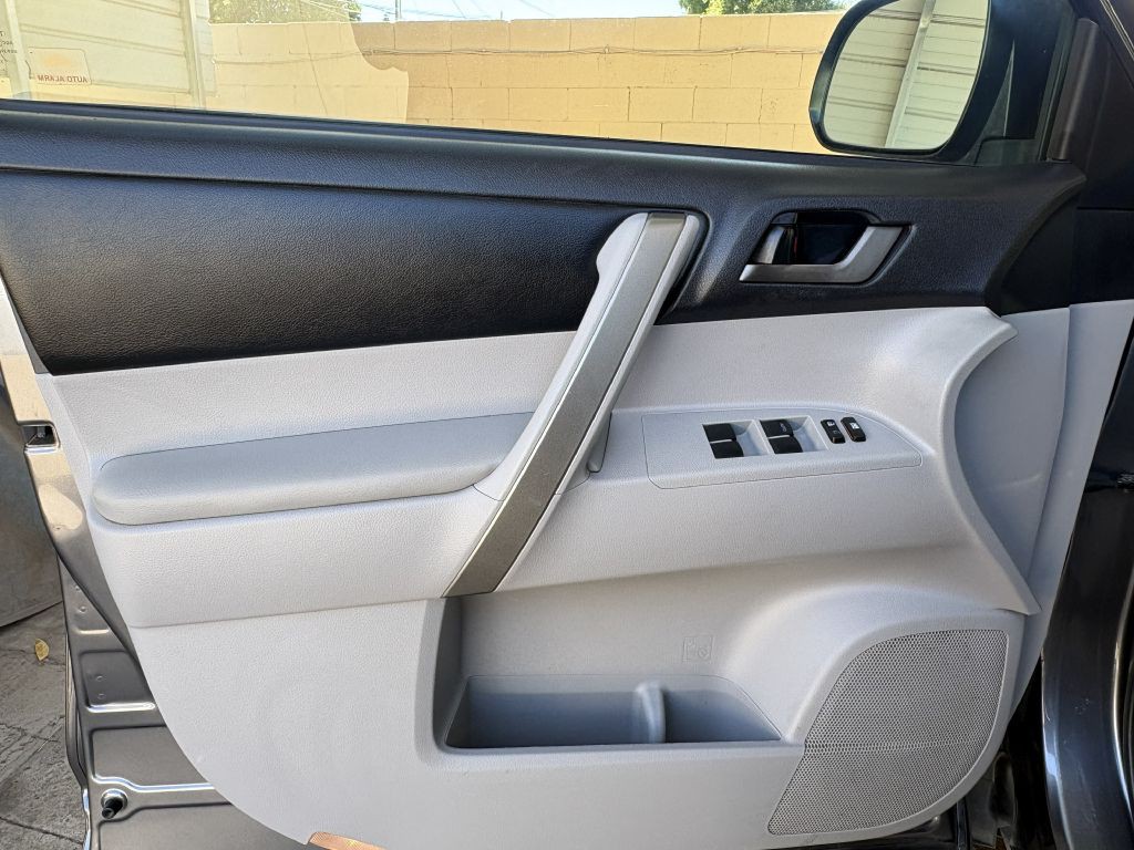 2011 Toyota Highlander Image 18