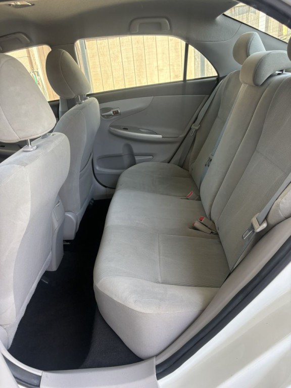 2012 Toyota Corolla Image 11