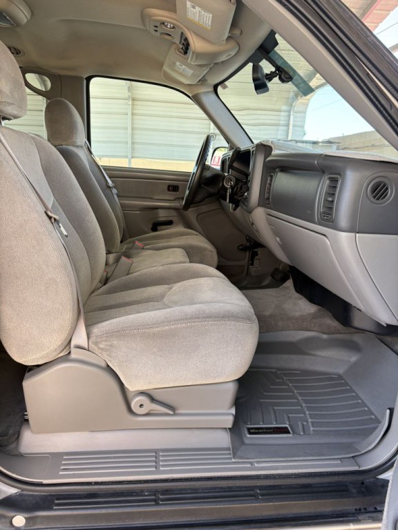 2005 GMC Yukon Image 12