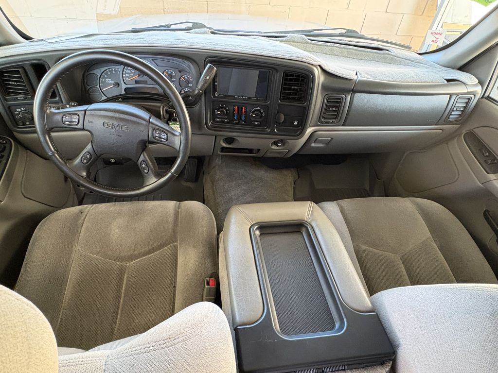 2005 GMC Yukon Image 14