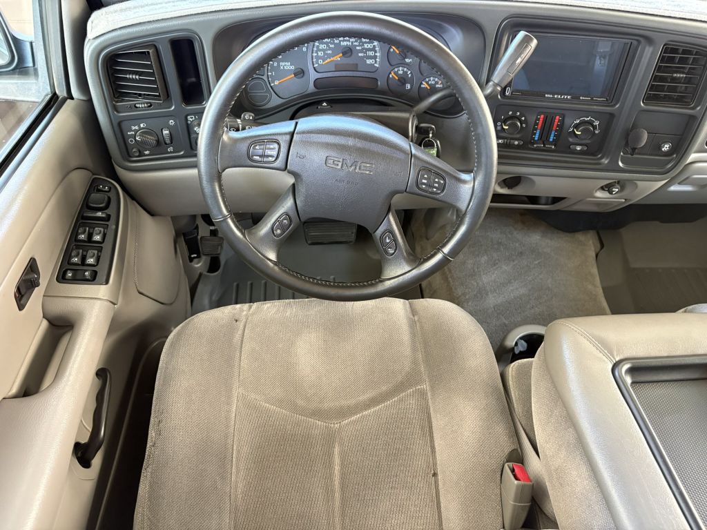 2005 GMC Yukon Image 17