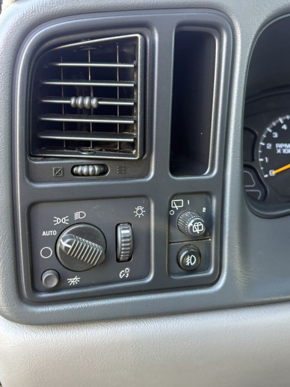 2005 GMC Yukon Image 19