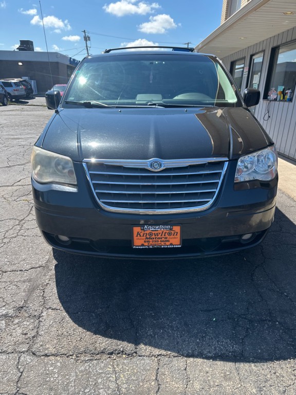 2010 Chrysler Town & Country Image 2