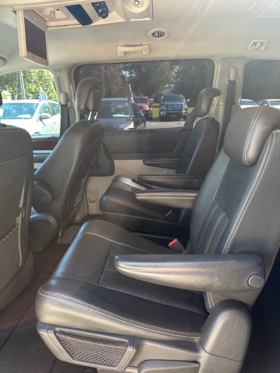 2010 Chrysler Town & Country Image 6