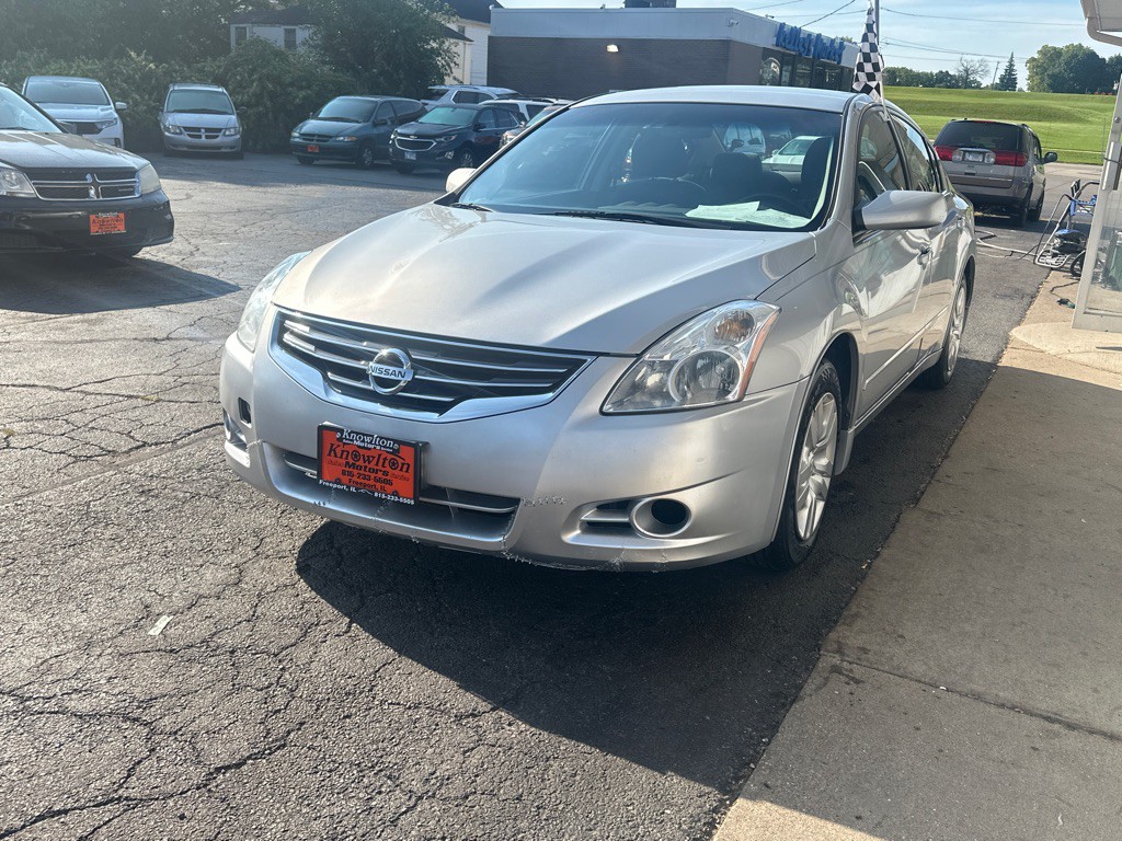 2010 Nissan Altima Image 1