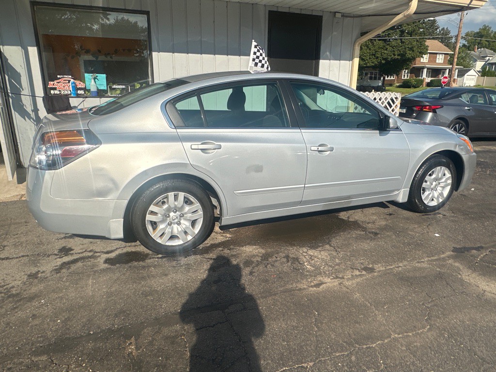 2010 Nissan Altima Image 3