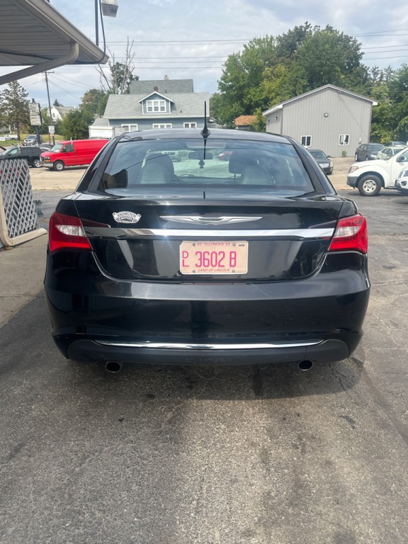 2012 Chrysler 200 Image 4
