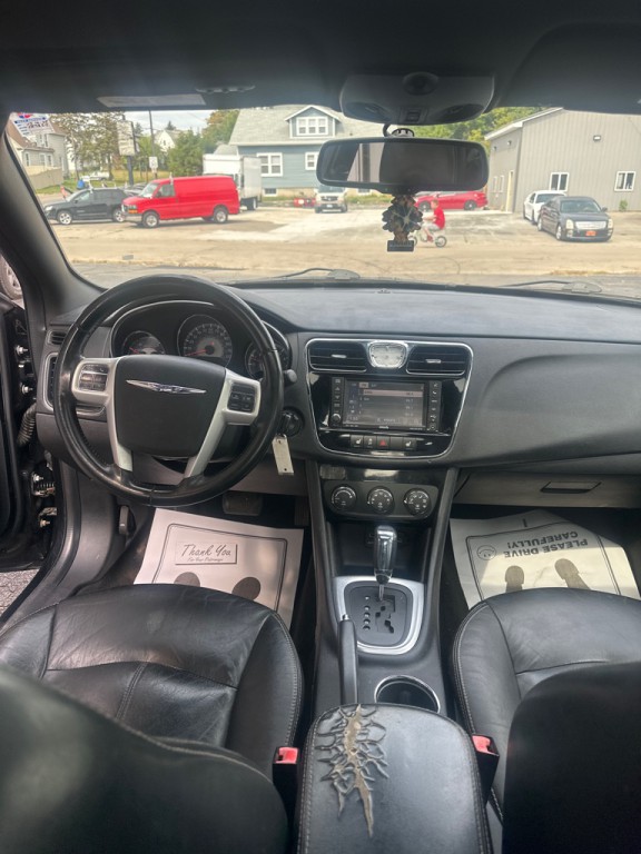 2012 Chrysler 200 Image 7