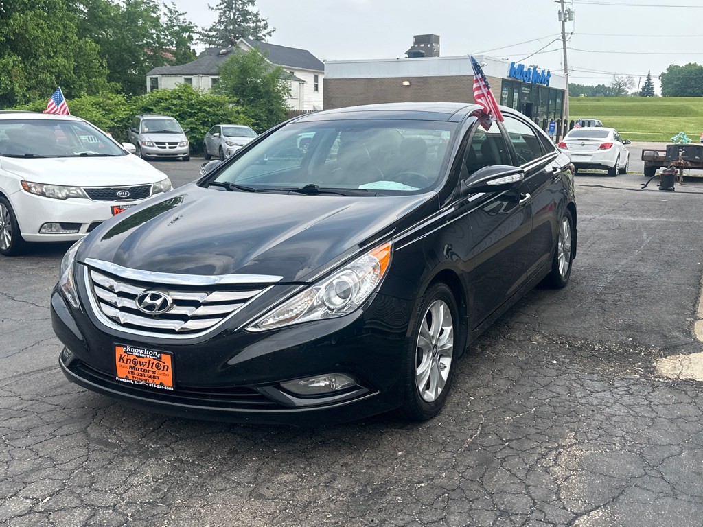 2013 Hyundai Sonata Image 1