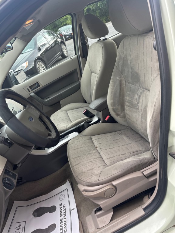 2010 Ford Focus Image 5
