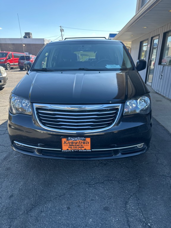 2012 Chrysler Town & Country Image 2