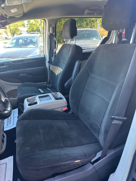 2012 Chrysler Town & Country Image 4