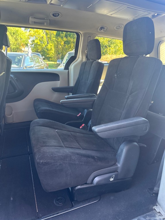 2012 Chrysler Town & Country Image 5