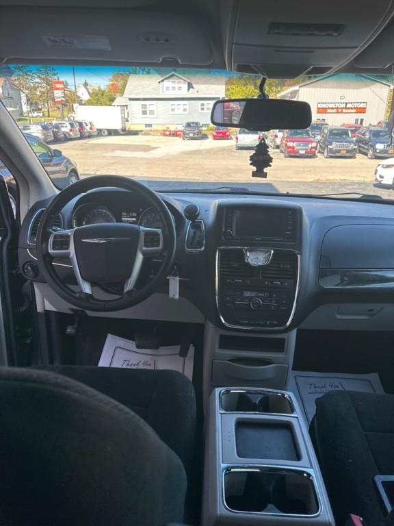 2012 Chrysler Town & Country Image 7