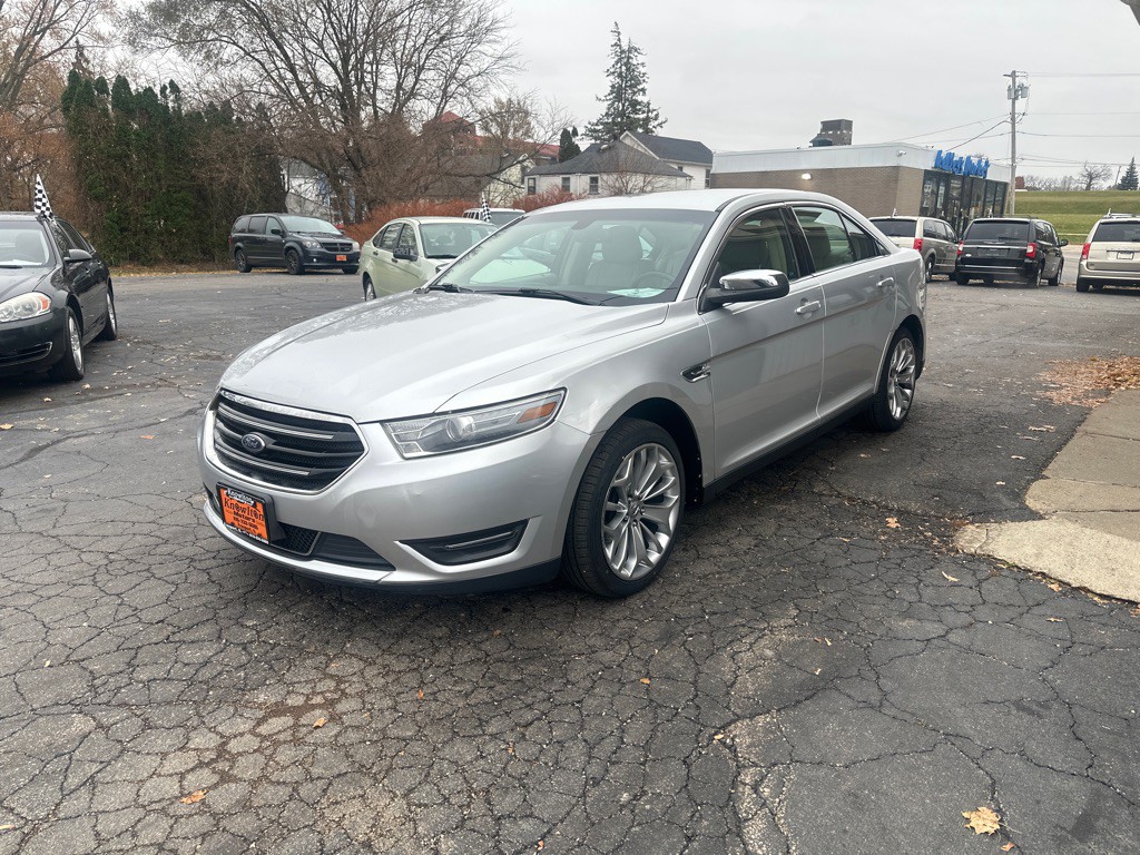 2013 Ford Taurus Image 1
