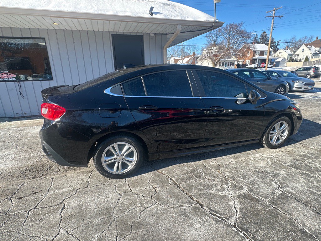 2017 Chevrolet Cruze Image 3