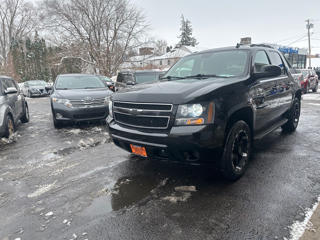 2011 Chevrolet Avalanche Image 1