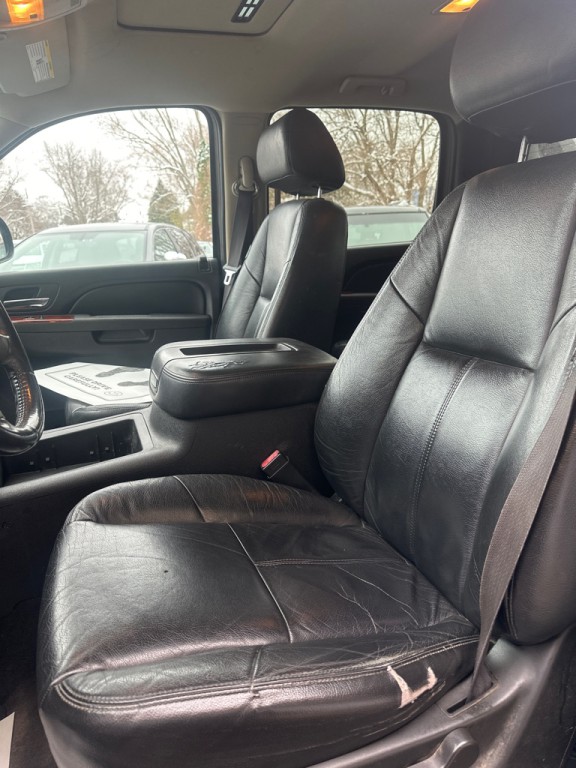 2011 Chevrolet Avalanche Image 5