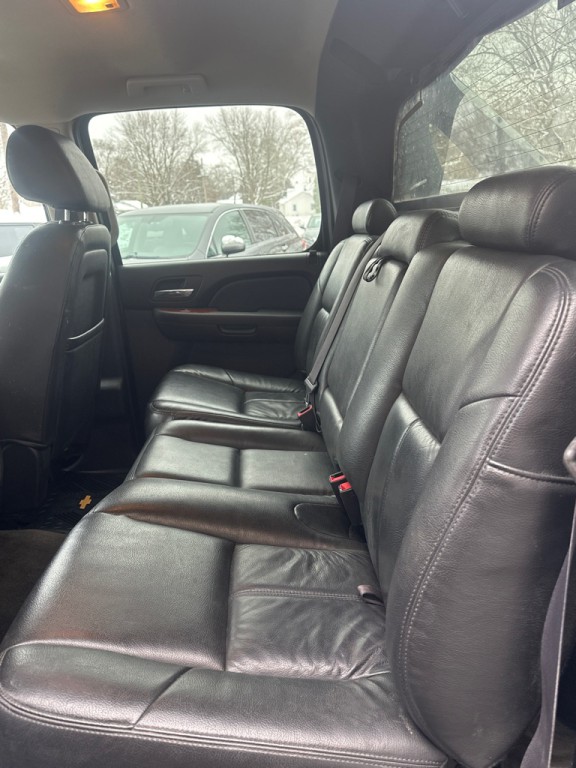 2011 Chevrolet Avalanche Image 6