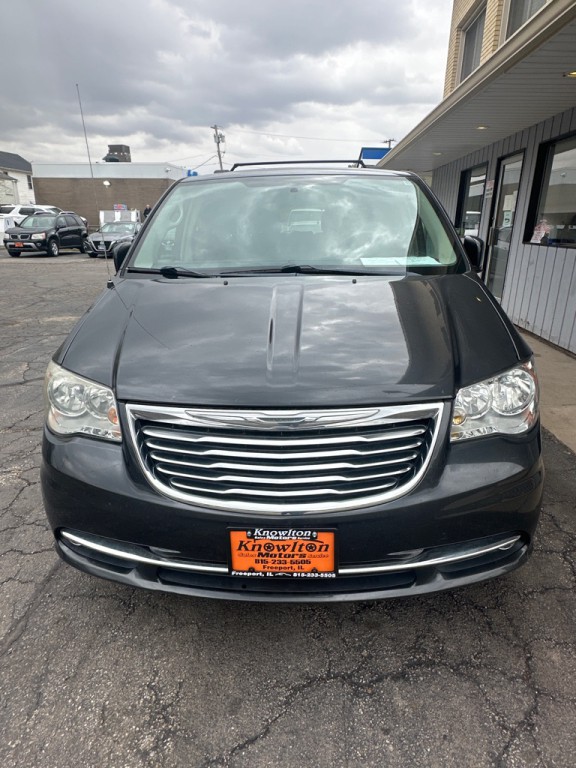 2011 Chrysler Town & Country Image 2