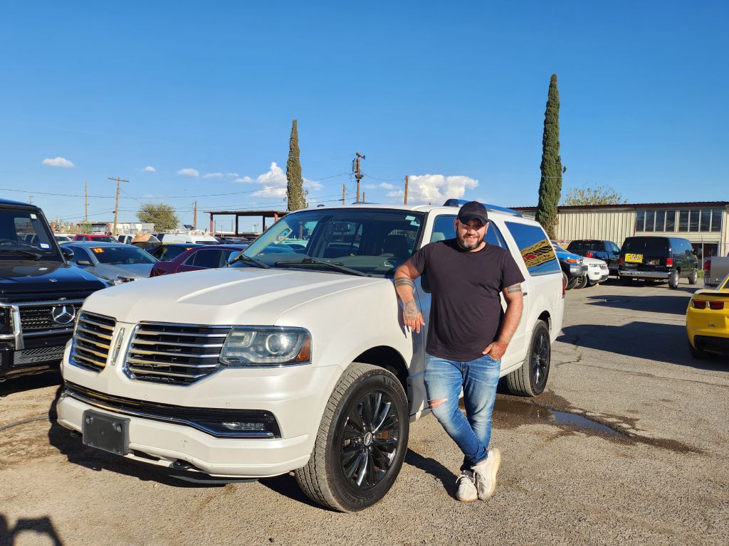 2015 Lincoln Navigator Image 2