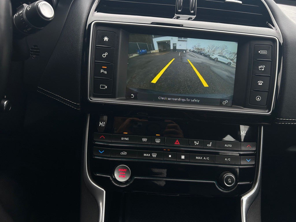 2017 Jaguar XE Image 5