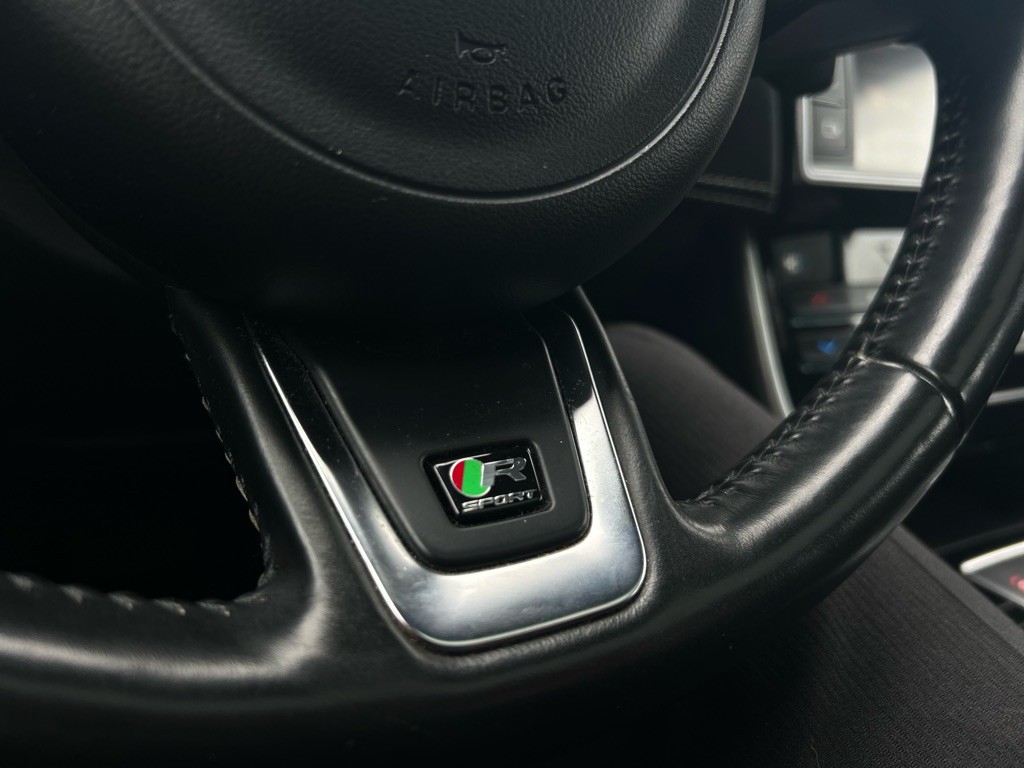 2017 Jaguar XE Image 9