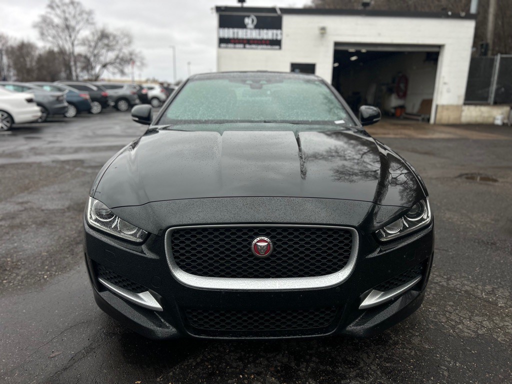2017 Jaguar XE Image 11