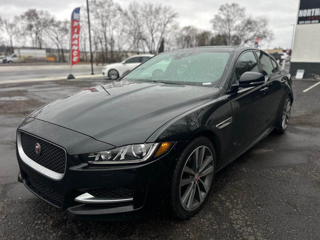 2017 Jaguar XE Image 12