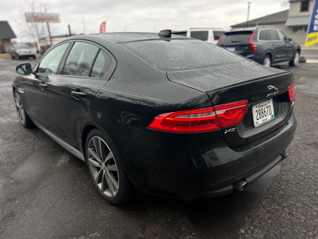 2017 Jaguar XE Image 14