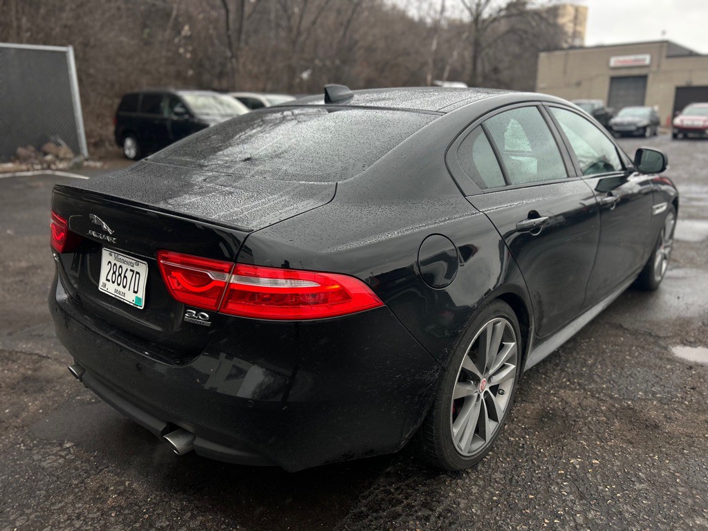 2017 Jaguar XE Image 16