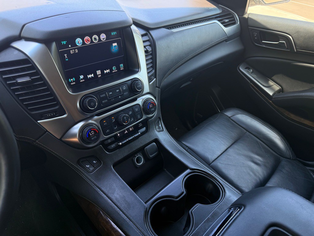 2017 Chevrolet Suburban Image 5