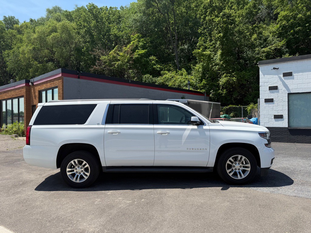 2017 Chevrolet Suburban Image 14