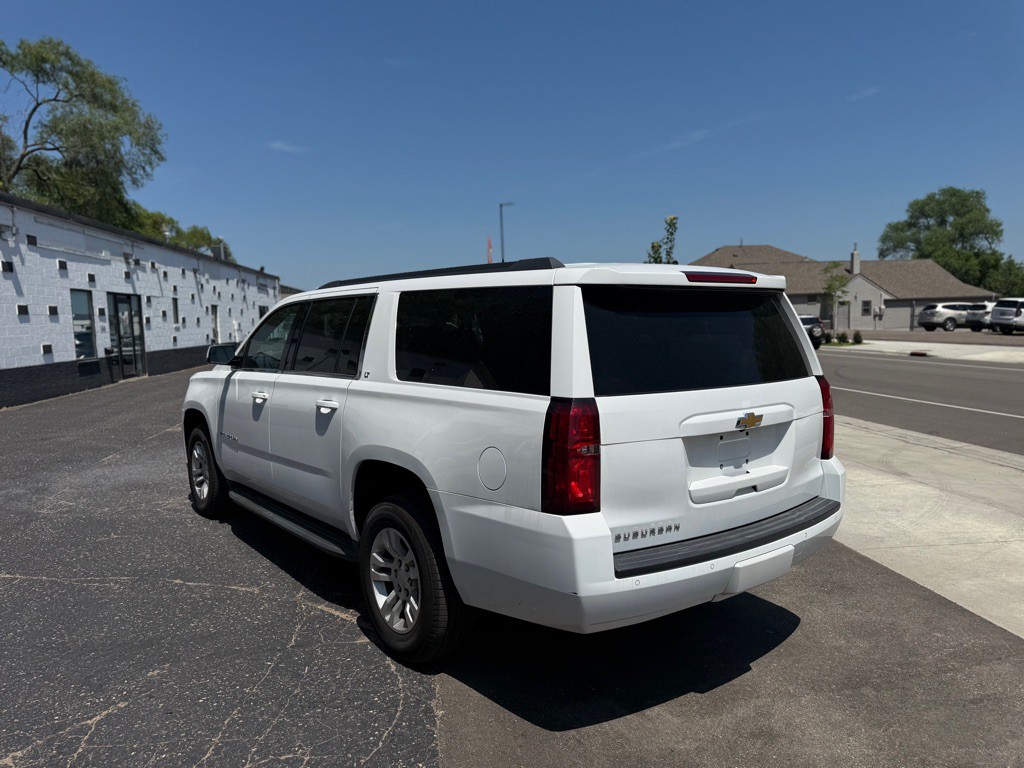 2017 Chevrolet Suburban Image 17