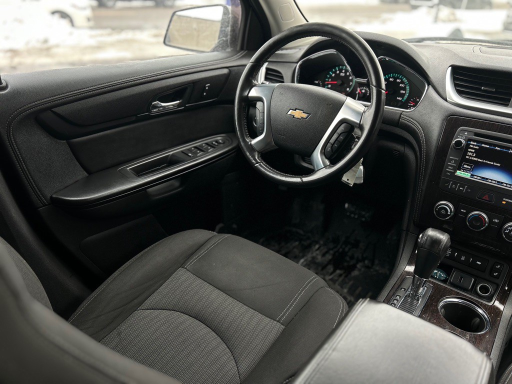2016 Chevrolet Traverse Image 2