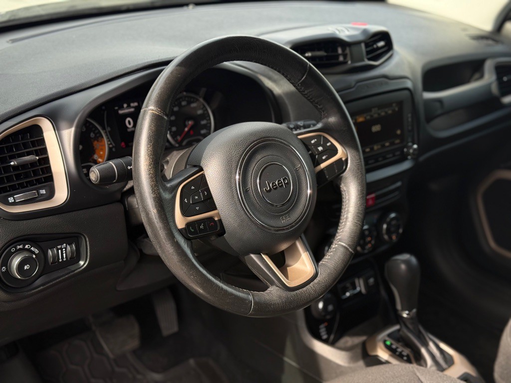 2015 Jeep Renegade Image 2