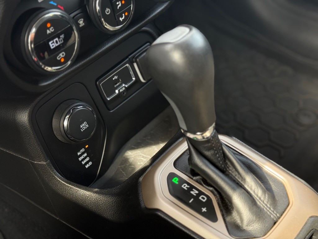 2015 Jeep Renegade Image 9