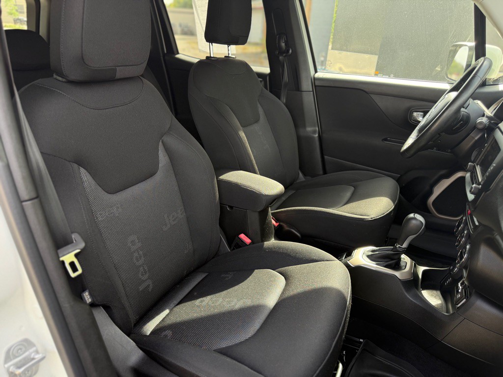 2015 Jeep Renegade Image 11