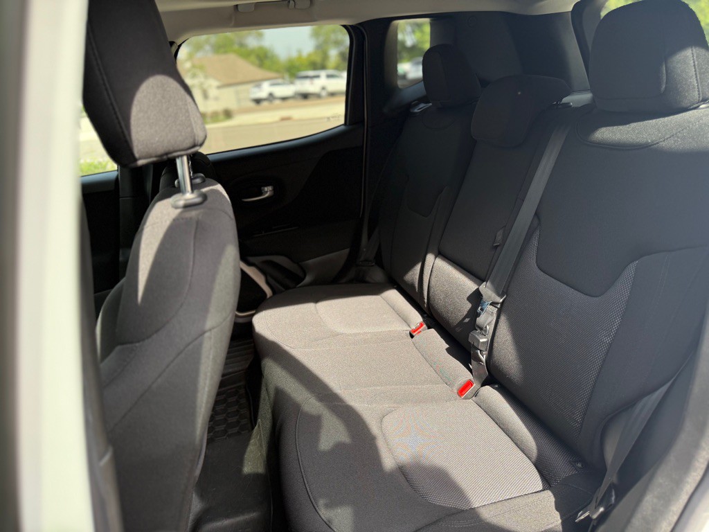 2015 Jeep Renegade Image 12